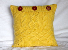 Load image into Gallery viewer, Knitted Throw Pillows